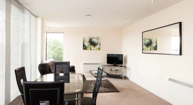 Четырёхместные апартаменты Standard The Paramount, Swindon