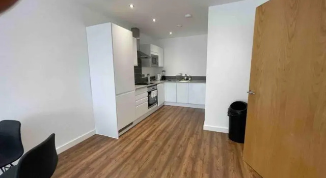 Апартаменты Luxury 2-Bed Apt with free parking on premises