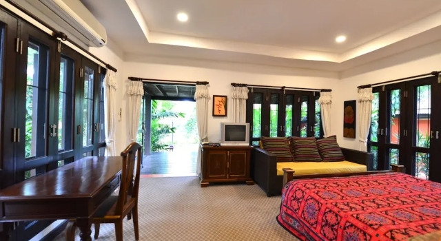Коттедж Deluxe с балконом и с видом на реку Baan Nai Soi Homestay
