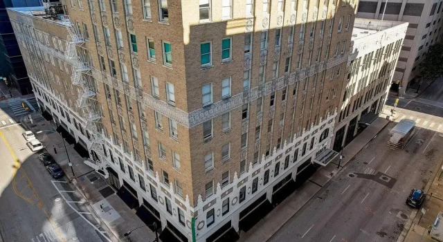 FRONTDESK Historic Electric Bldg Apts Downtown Fort Worth, Забронировать Апартаменты/квартира Апартаменты Форт-Уэрт, рядом с Мемориал Джонна Кеннеди, Апартаменты/квартира