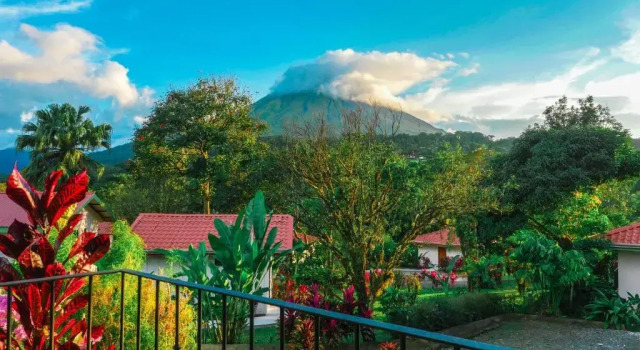 Бунгало Miradas Arenal Hotel & Hotsprings