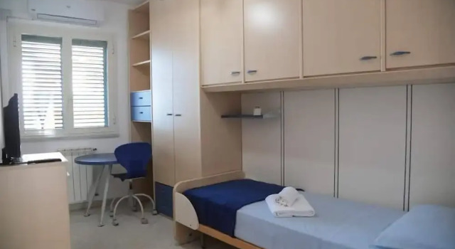 Spacious 4 Bedroom Apartment With Terrace And View, Забронировать Апартаменты/квартира Отели Чефалу с парковкой, рядом с Пляж Чефалу, Парковка