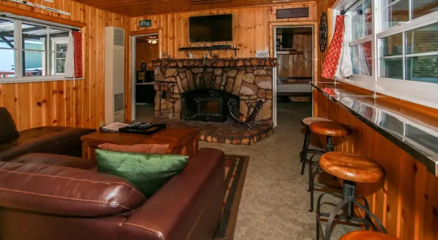 Village Retreat-1897 by Big Bear Vacations, Varaa Lomakoti Big Bear Lake USA