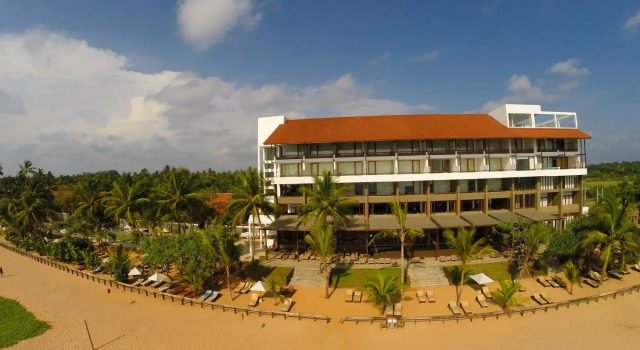 Курортный отель Pandanus Beach Resort & Spa