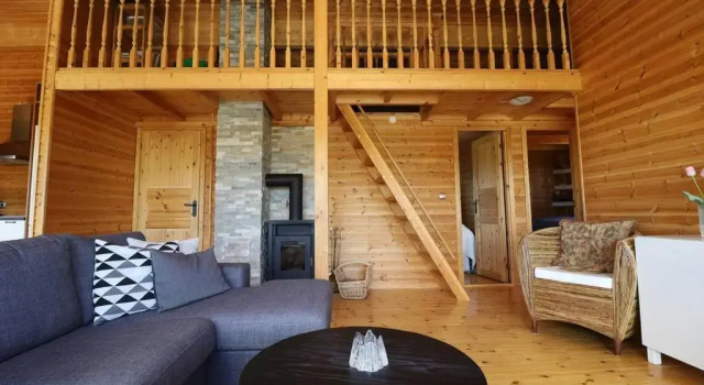 Коттедж Golden Circle Vacation Home with hot tub & fire place