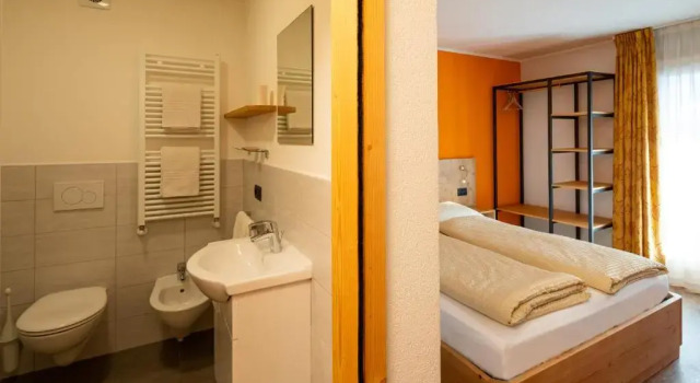Standard Doppel Zimmer mit Balkon Engadina B&B