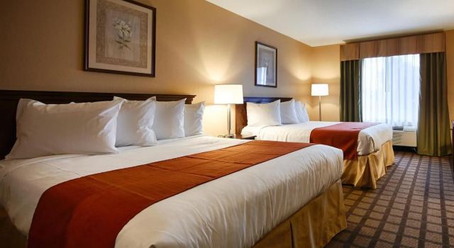 Четырёхместный номер Standard Spark By Hilton Merrillville