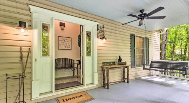 Blue Ridge Mtn Escape: Home w/ Deck & Fire Pit!, Забронировать Дом для отпуска Сапфир Аппалачи