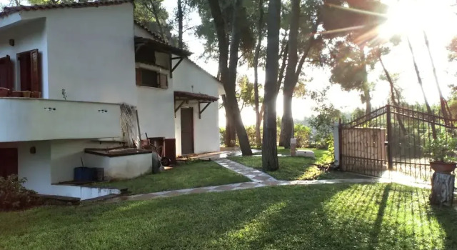 Вилла Family Villa in Sani - Sleeps 6 - Parking - Wifi
