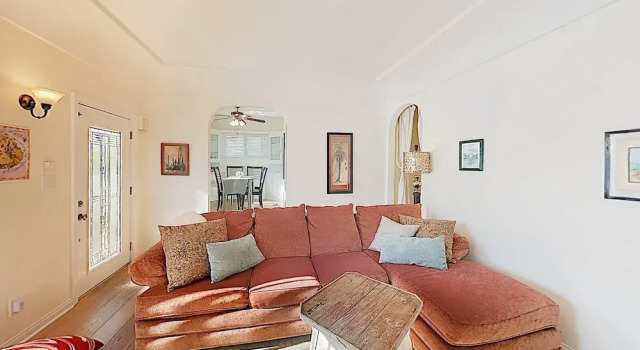 Spanish-style W/ Patio - Near Beach 2 Bedroom Home, Забронировать Дом для отпуска Виллы Лонг-Бич, рядом с Собачий пляж Роузи, Вилла