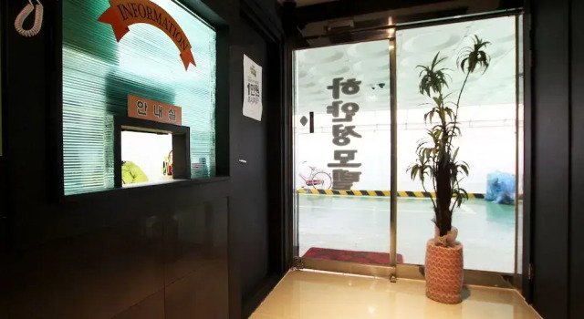 Sinjeong White Castle