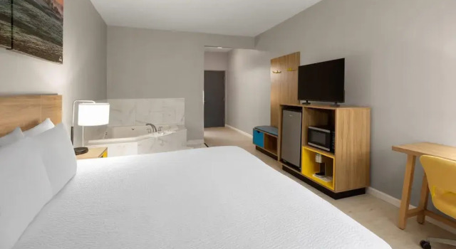 Двухместный номер Deluxe Days Inn & Suites by Wyndham Seaford