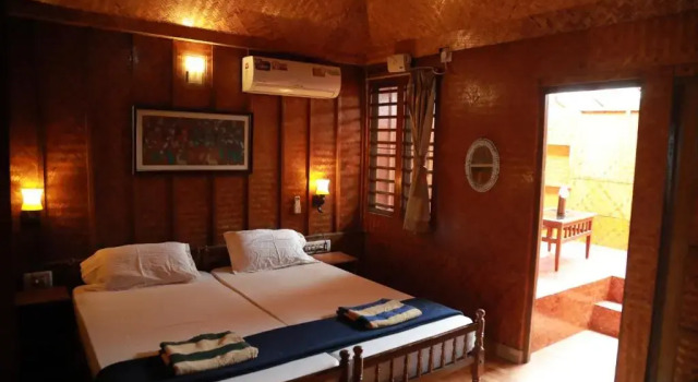 Sajeev Home Stay, Rezerwuj Hotel Hotele w Vypin Island z parkingiem, Parking
