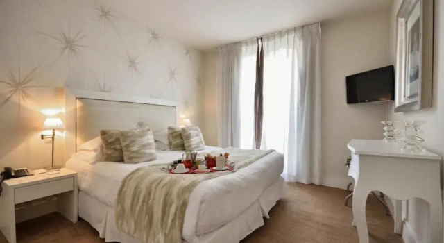 Четырёхместный полулюкс Hotel Renoir