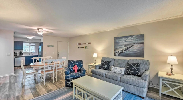 Апартаменты с 2 комнатами с балконом 2 Pools + Hot Tub: Hilton Head Island Condo!