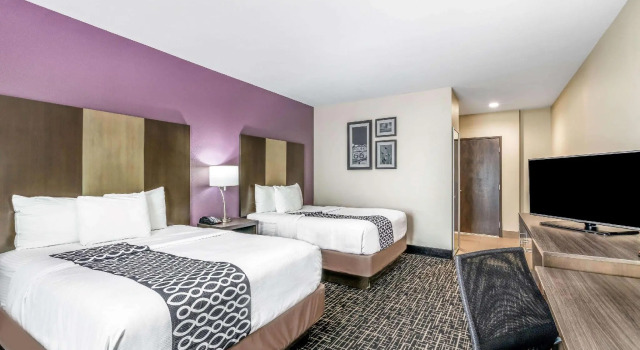 Четырёхместный номер Standard Comfort Inn & Suites
