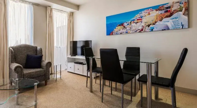 Апартаменты с 2 комнатами с балконом Absolute Collins Apartments