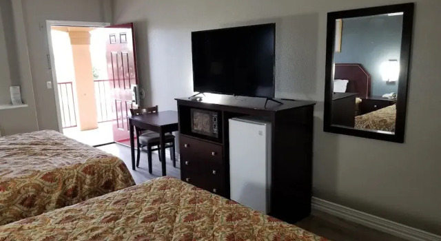 Executive Inn & Suites, Забронировать Отель Отели Стаффорда с парковкой, Парковка