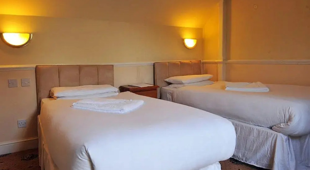 Трёхместный номер Standard Crown Hotel Brackley