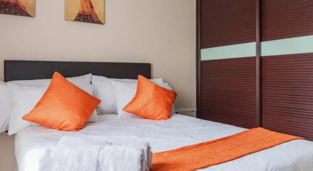 Alimama Spaces: Manson's Rosa Royale, Boek Hotel Midrand 