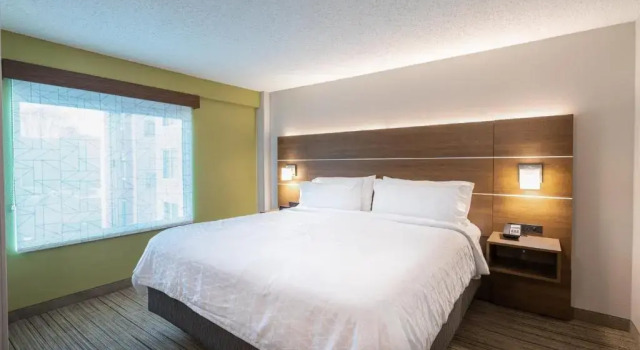 Двухместный люкс Holiday Inn Express & Suites Asheville Downtown by IHG
