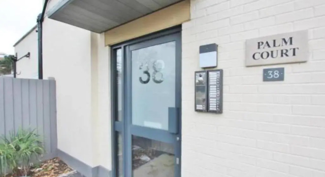 Stunning apartment with 2 bedrooms, 2 en-suites, private parking, Varaa Huoneisto Asunnot kohteessa Merseyside, Huoneisto