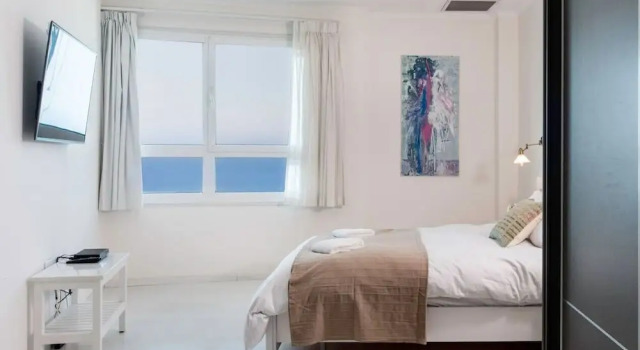 Luxurious 90sqm 2BR Beach Front, Забронировать Отель Отели Тель-Авива с бассейном, рядом с Пляж Иерусалим, Бассейн