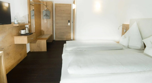 Hotel zum Hirsch, Buchen Sie Hotel Hotels in Bayern mit Parkplatz, Parkplätze
