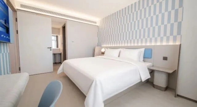 Люкс HanTing Zhoukou East Station Hotel