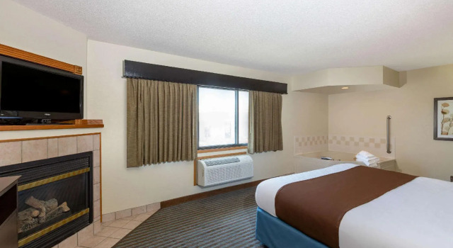 Двухместный люкс Deluxe AmericInn by Wyndham Lincoln North