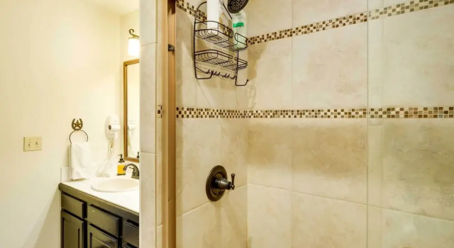 Коттедж Hot Tub & Ski Shuttle: Forested Breckenridge Home!