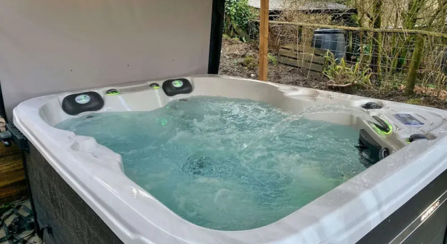 Luxury Cottage With Hot Tub & Views