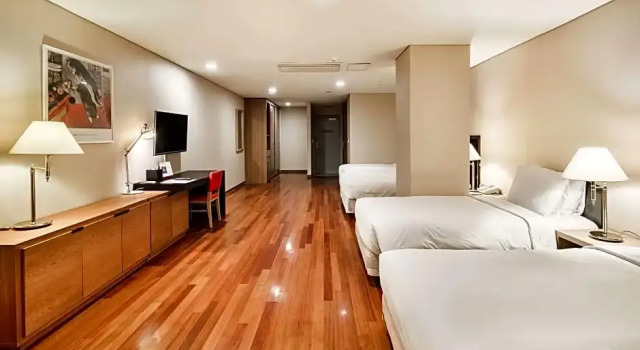 Трёхместный номер Premier Ramada Hotel and Suites Seoul Namdaemun