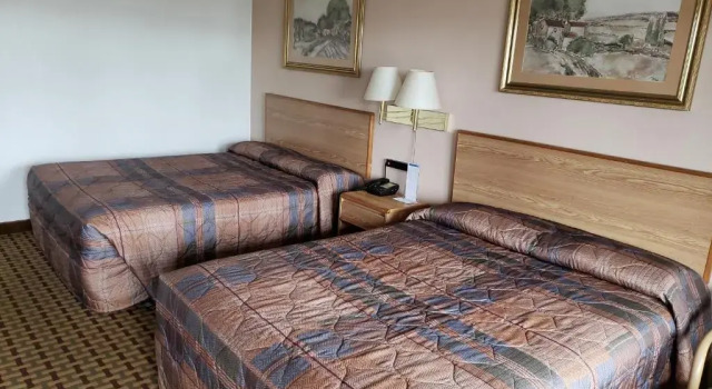 Четырёхместный номер Deluxe River Heights Motel