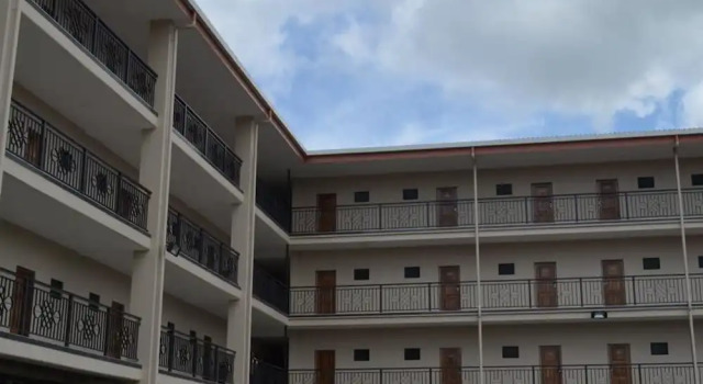 Paddy's Hotel & Apartments