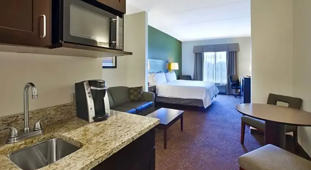Номер Superior Holiday Inn Express & Suites Geneva Finger Lakes by IHG