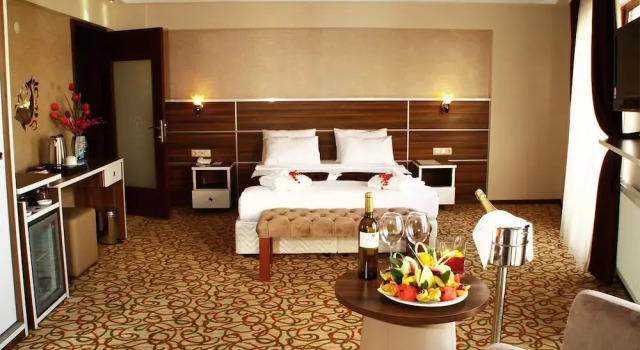 Suite Perama Hotel