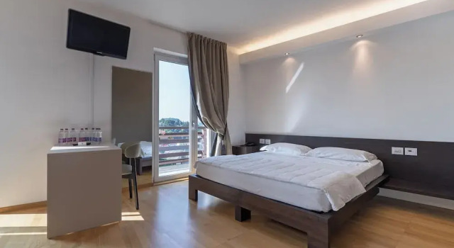 Четырёхместный семейный номер Standard с балконом Hotel Pineta