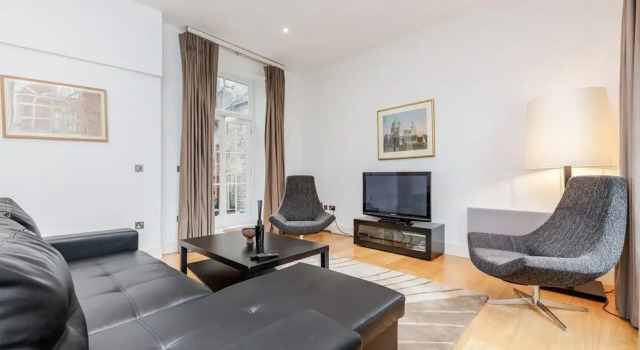 Stylish 3 Bed 3 bath in Kens High St