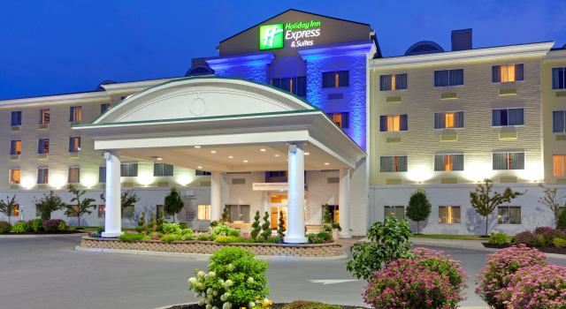 Holiday Inn Express Hotel & Suites Watertown-Thousand Island by IHG