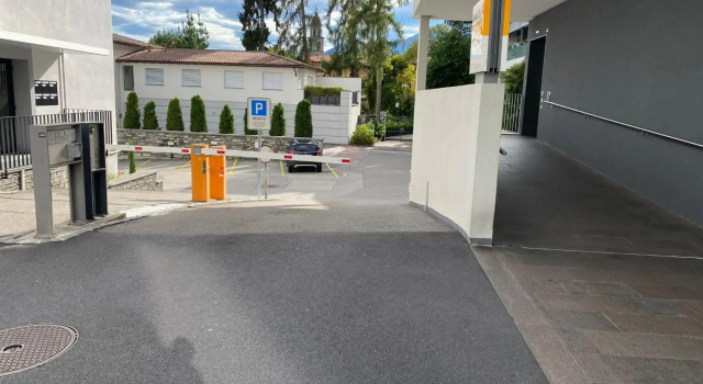 Appartamento Ascona , rooftop terrace apartment, Забронировать Апартаменты/квартира Отели Аскона с парковкой, рядом с Golfclub Patriziale Ascona, Парковка