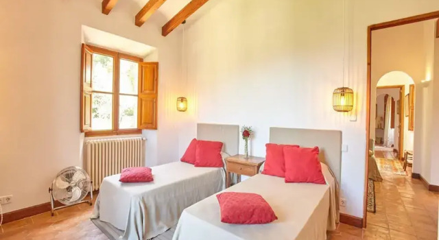 Holiday Home With Barbecue Area, Rezerwuj Hotel Hotele w Majorka z parkingiem, Parking
