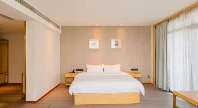 Люкс Deluxe с балконом и с видом на город ibis Styles Wenzhou Heart Workshop
