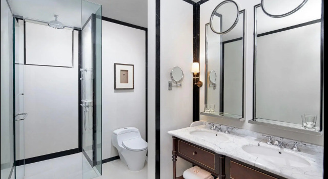 Двухместный номер Deluxe с балконом The Hermitage, A Tribute Portfolio Hotel, Jakarta