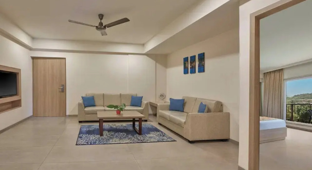 Люкс Premium с 3 комнатами The Fern Habitat Goa, Candolim, Series by Marriott