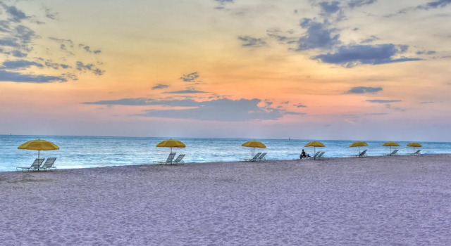 Sunset Vistas Two Bedroom Beachfront Suites, Забронировать Апарт-отель Треже-Айленд Сент-Пит-Бич, рядом с St. Petersburg Municipal Beach