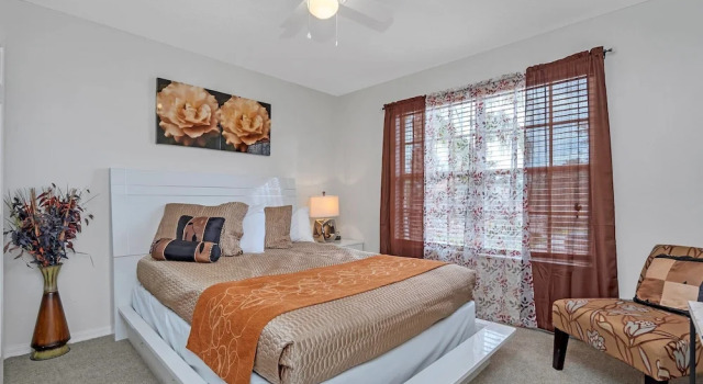Huge and Modern Home, Only 12 Miles From Disney! #6wr338, Buchen Sie Ferienhaus Hotels in Four Corners mit Pool, Schwimmbad
