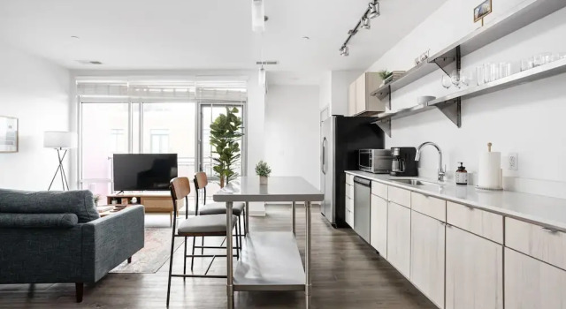 Апартаменты CozySuites at  Bottleworks District