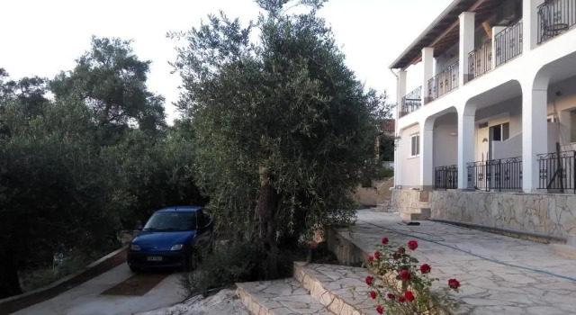 Коттедж Helios & Elia family house