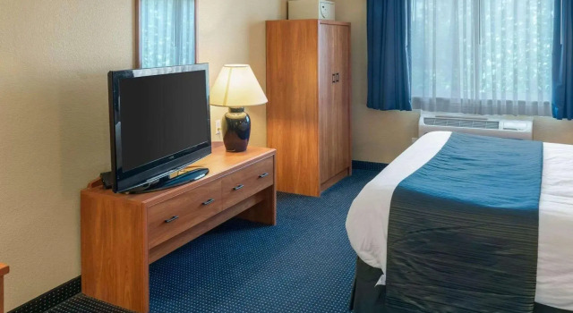 Двухместный люкс Quality Inn Lakeville North